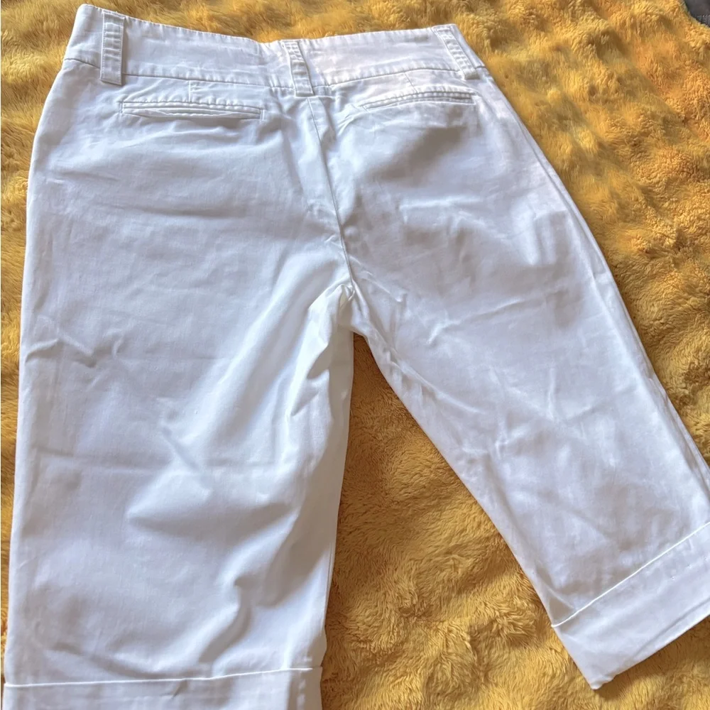 NWOT- Kenar Women's Classic Crisp White Shorts, never worn
